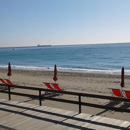 Apartamento Larte Al Mare Vicino Spiaggia Con Ac E Wifi Savona Exterior foto