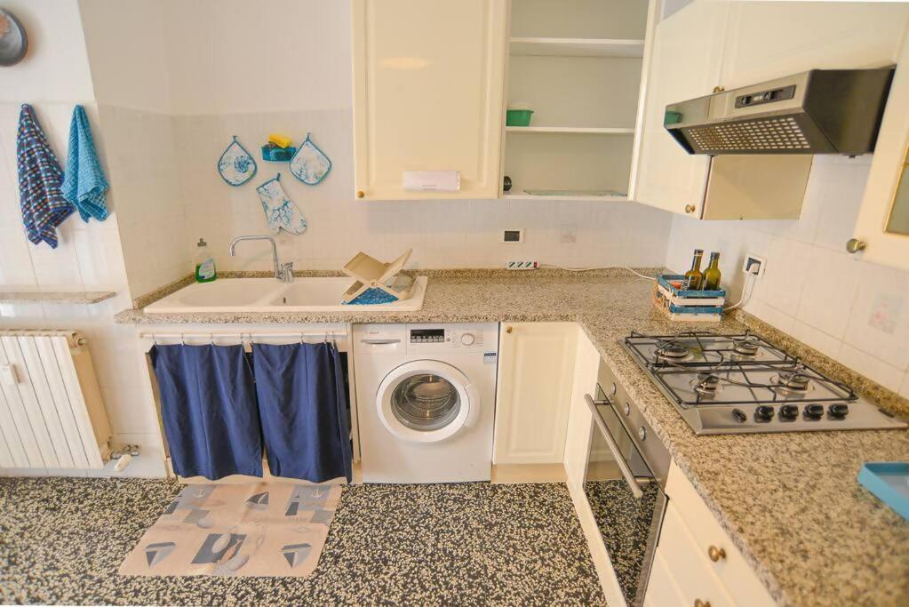 Apartamento Larte Al Mare Vicino Spiaggia Con Ac E Wifi Savona Exterior foto