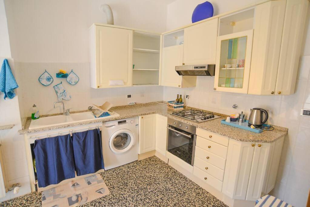 Apartamento Larte Al Mare Vicino Spiaggia Con Ac E Wifi Savona Exterior foto