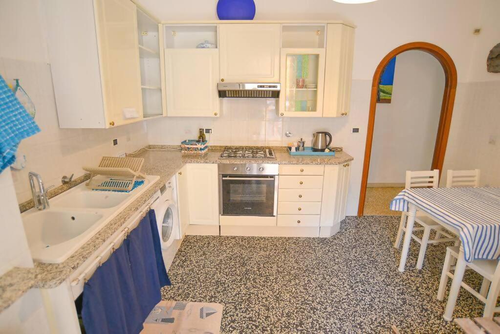 Apartamento Larte Al Mare Vicino Spiaggia Con Ac E Wifi Savona Exterior foto